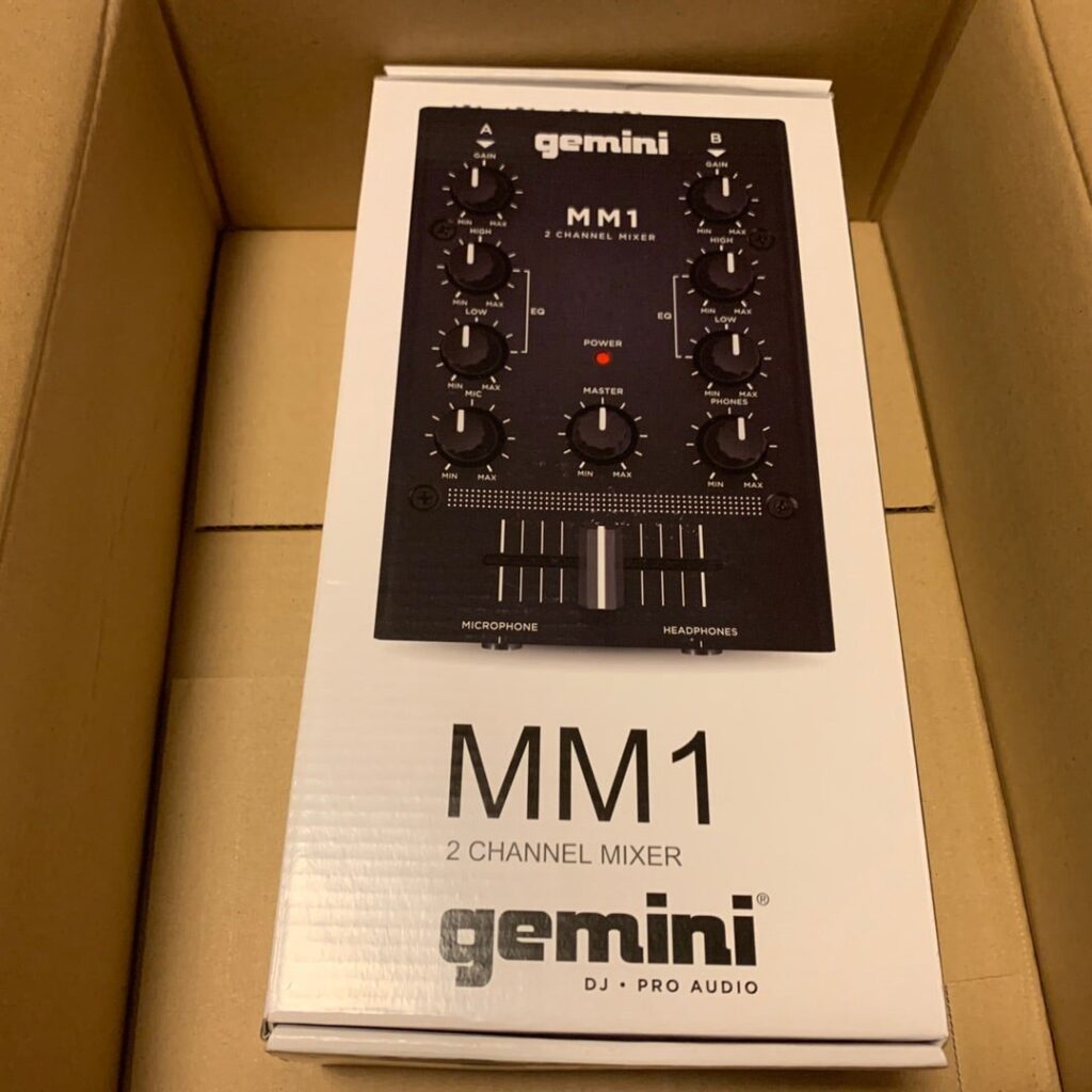 table de mixage Gemini MM1 pour DJ débutant