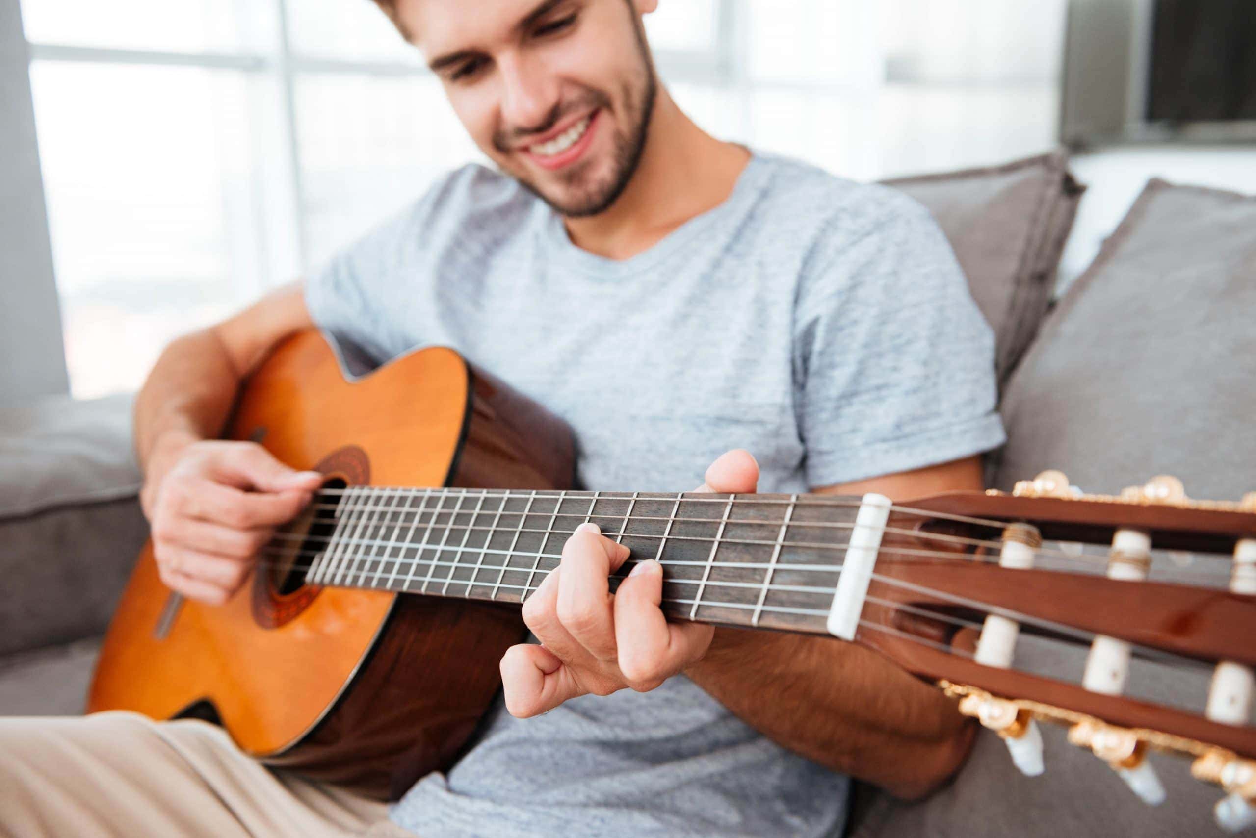 tenir guitare